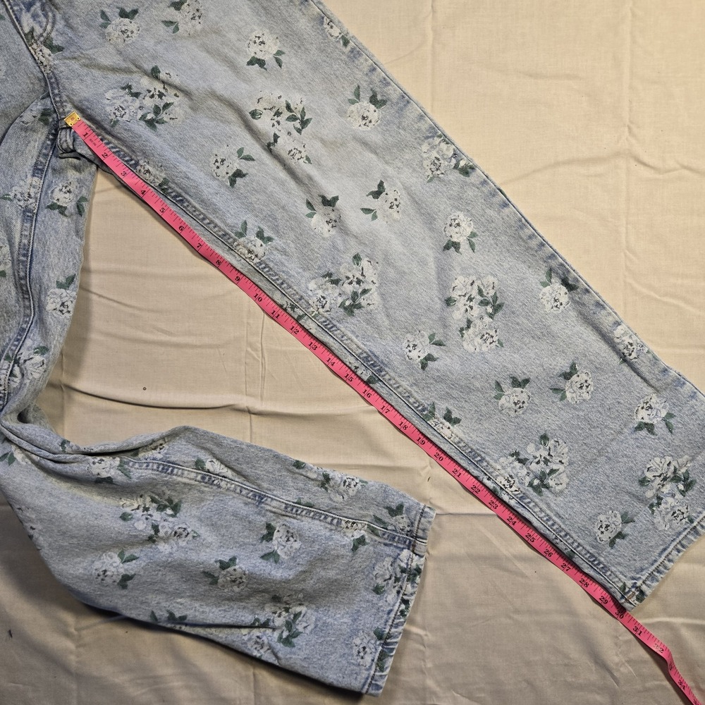 Wild Fable Women's 90's Relaxed Straight Jeans Light Blue Floral Size 6 - Picture 2 of 9